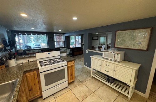 Peninsula Village Cabin | Lake Almanor Escape 6: Perfect Lakeside Resort