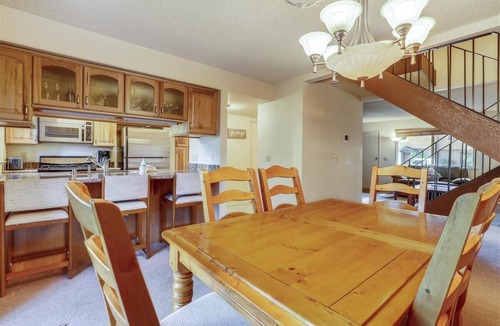 Lake Forest House | Lake Forest Glen Gem: Updated 3BR End-Unit near Tahoe City