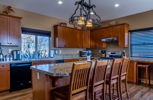 Bradley House | Lake Nacimiento Retreat Near Paso Robles: Views, Stargazing & Space to Unwind