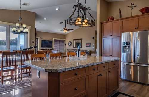 Bradley House | Lake Nacimiento Retreat Near Paso Robles: Views, Stargazing & Space to Unwind