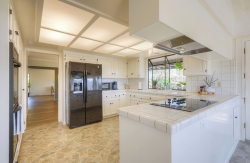 Oroville East House | Lake Oroville Luxury Bungalow w/Panoramic Marina Views 3 Beds 3 Baths Sleeps 10