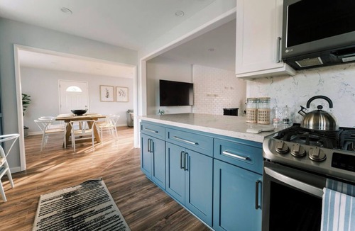 Atascadero House | Lake Park Landing - Walk to Downtown Atascadero - Spa!