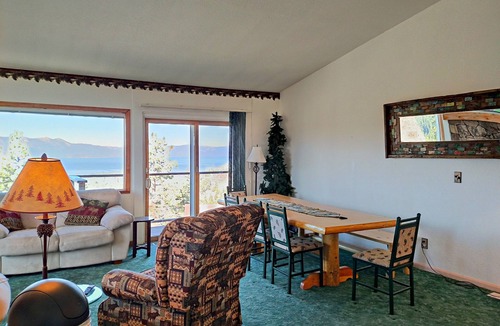 Tahoe Village House | Lake Tahoe's Best! Panoramic Lake Views for 9, Ski, Hot Tub at Heavenly , A/C