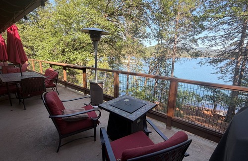 Lakehead Cabin | Lakefront #1 Cabin on Acre, Kayaks, Paddle Boards - Shasta Lakeshore Retreat #4