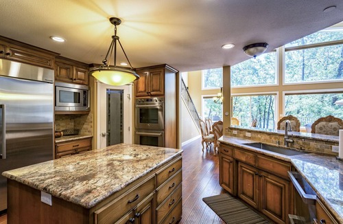 Lakehead House | Lakefront, 3300 Square Feet, 4 Bedrooms, Sleeps 12 - Shasta Lakeshore Retreat 20
