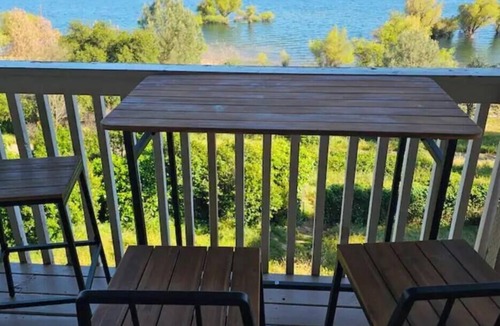 Granite Bay House | Lakefront! Folsom Lakefront home. 3-bedroom unit with AC lakefront Granite Bay