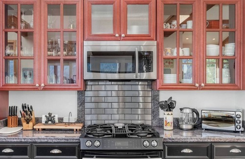 Leavenworth Cabin | Lakefront Luxury for You and Your Pet: Enjoy Nason Ridge Mountain Views in Style