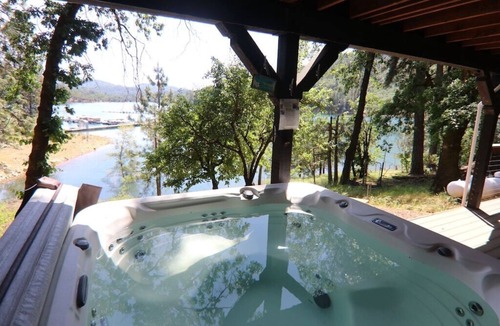 Lakehead House | Lakefront Paradise, 24 Guests, 4 Decks, 2 Hot Tubs, Water Toys, 7 Bedrm, 4 Bath