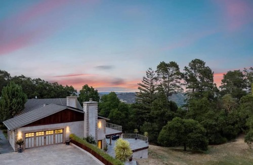Woodside House | Lakefront Redwood Retreat 15 Minutes from Stanford - downstairs unit only