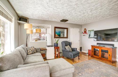 Tumtum House | Lakefront, sand beach, hot tub, dog fence, bbq