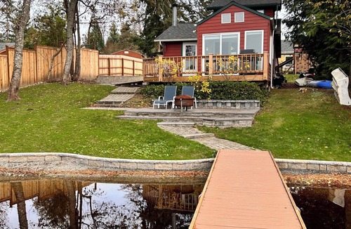 Lake Goodwin House | Lakes Edge House with Steam Sauna