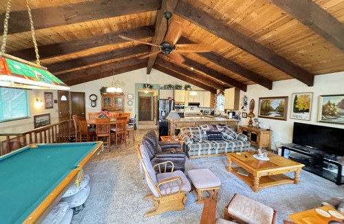 Lakehead House | Lakeview, Pool Table, Near Marina, Sleeps 10