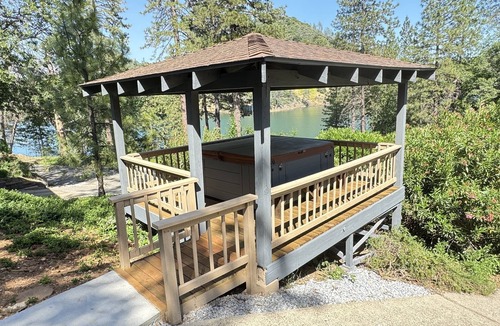 Lakehead House | Lakeview, Pool Table, Near Marina, Sleeps 10