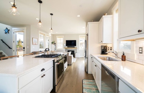 Chelan House | Lakey Stars at The Lookout at Lake Chelan