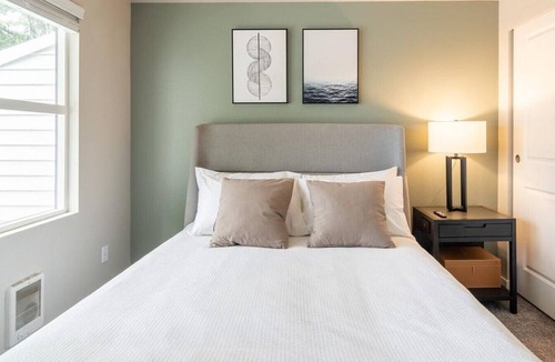Everett Apartment | Landing at The Lynx Apartments - 1 Bedroom in Westmont