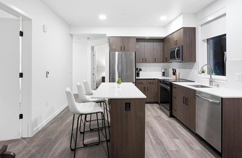 Crown Hill Apartment | Landing | Beautiful 2BD, Gym