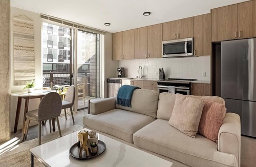 Mann Apartment | Landing | Chic 1BD, Gym, Game Room