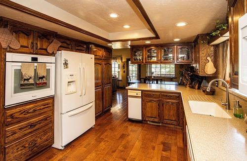Kernville House | Large and Cozy Kernville Cabin w/2 Wraparound Porches Near Kern River