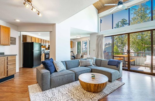 Birch Bay Condo | Large Condo, 3 bedrooms, small beach view, Indoor Pool, Free Wi Fi