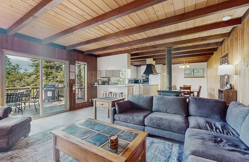 Yosemite West House | Large Home in Yosemite National Park with Deck, Views of Park, Washer/Dryer