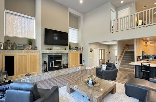 Lakehead House | Large Lakefront Paradise, 4000+ Sq Feet, Kayaks