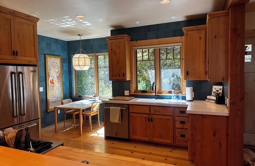 Graeagle House | LATE SUMMER DISCOUNT - Walk to Downtown Graeagle, Mill Pond & Pickleball