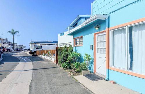 Pierpont Bay House | Later Gator Getaway 1 Bed 1 Bath 1015 Bath Ln Ventura