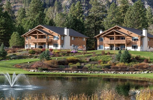 Downtown Leavenworth Villa | Leavenworth 2BR Mountain Villa – Full Kitchen, Balcony & Near Bavarian Village