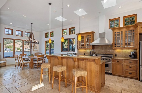 Stinson Beach House | Light and Breezy Seadrift Lagoon Home w/Hot Tub