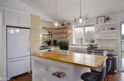 Bellingham House | Light & bright 3-bedroom family home on quiet culdesac close to lake and trails