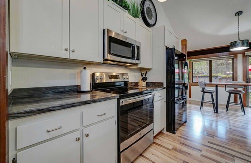 Graeagle Apartment | Light, Bright & Beautifully Updated in Graeagle Meadows