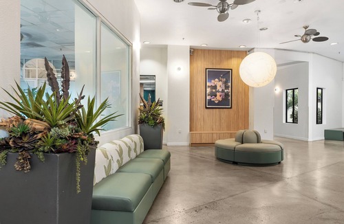 Little Italy Apartment | Little Italy Inn - Limited Service Apart Hotel