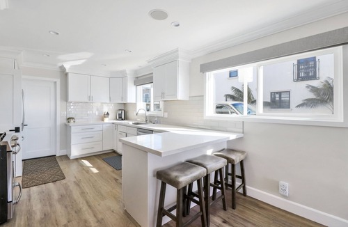 West Newport House | Located directly on the Sand. Two Master Suites, four bedrooms, four bathrooms.