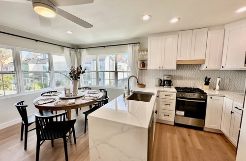 Mission Beach House | Location, location, location! 10 steps to the beach