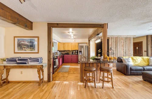 Oak Harbor House | Lodge at Deception Pass | Trails, Hot Tub, Walk to Cornet Bay
