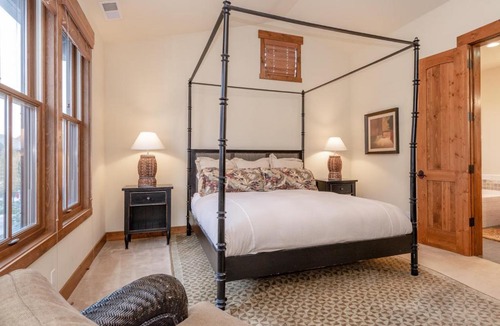 Mammoth Lakes House | Lodges 1140- Spacious Townhome on Golf Course