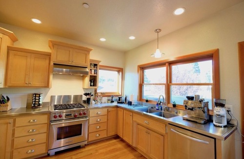Mount Shasta House | Loft @ 420 on Chestnut