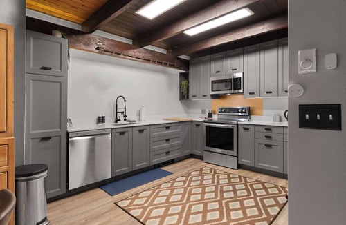 Rhododendron House | Lolowood Chalet - Modern Mt. Hood Forest Escape