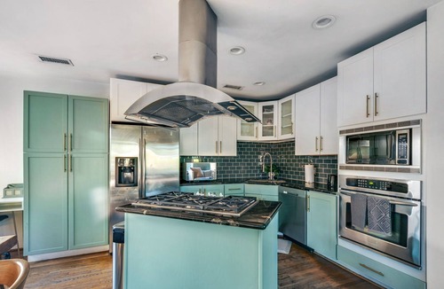 Harbor House | Long Beach Escape Near Beach, Restaurants ,fun & FIFA Games 8 guests