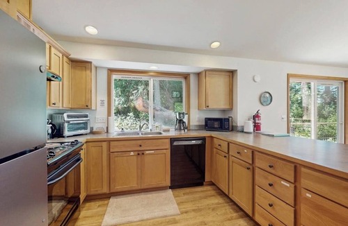 Lopez Island House | Lopez Island escape with stunning views, hiking nearby & sunset vistas