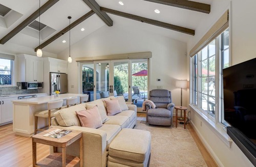 Monte Sereno House | Los Gatos Guest Cottage: 2 Mi to Netflix HQ!