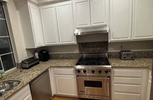 Thousand Oaks House | Lovely gated T.O. home monthly housekeeping. Community pool, spa & tennis courts