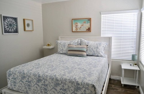 Mission Beach Condo | Lovely & Luxurious California Condo 100 Steps to the Sand