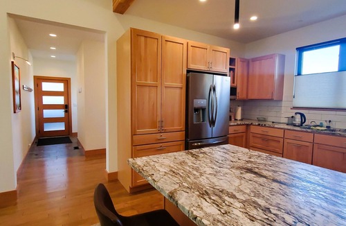 Winthrop House | Lucky Star Cabin, A Mountain Modern Winthrop home on the Methow Trails system!