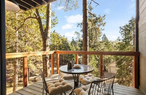 Blue Jay House | Lumiere Cabin