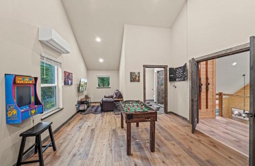 Ashford Ski Chalet | Lux Rainier Chalet With Hot tub, Sauna-Fireplace, WiFi