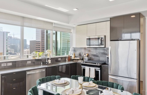 East Village Apartment | LUXE 2BR 2 Bath apartment with ameneties in beautiful downtown San Diego