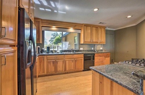 Auburn House | Luxe Auburn Hideaway w/Tennis Court & Views!
