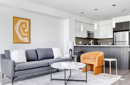 Campbell Apartment | Luxe Campbell 1BR w/ Gym, Pool & Lounge, 10 min to Netflix, by Blueground