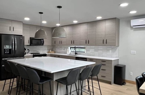 Hyak House | LUXE Hyak Retreat w/SAUNA, Hot Tub, Game Room, 6BR